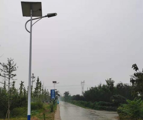 陕西路灯生产厂家增强了太阳能路灯的续航能力